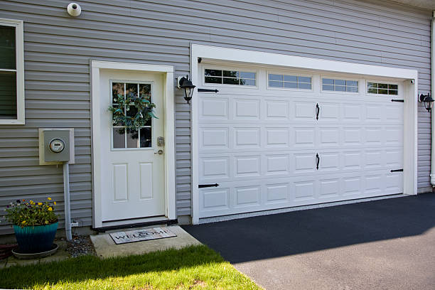 24/7 Emergency Garage Door Panel Replacement experts in Greenville, DE